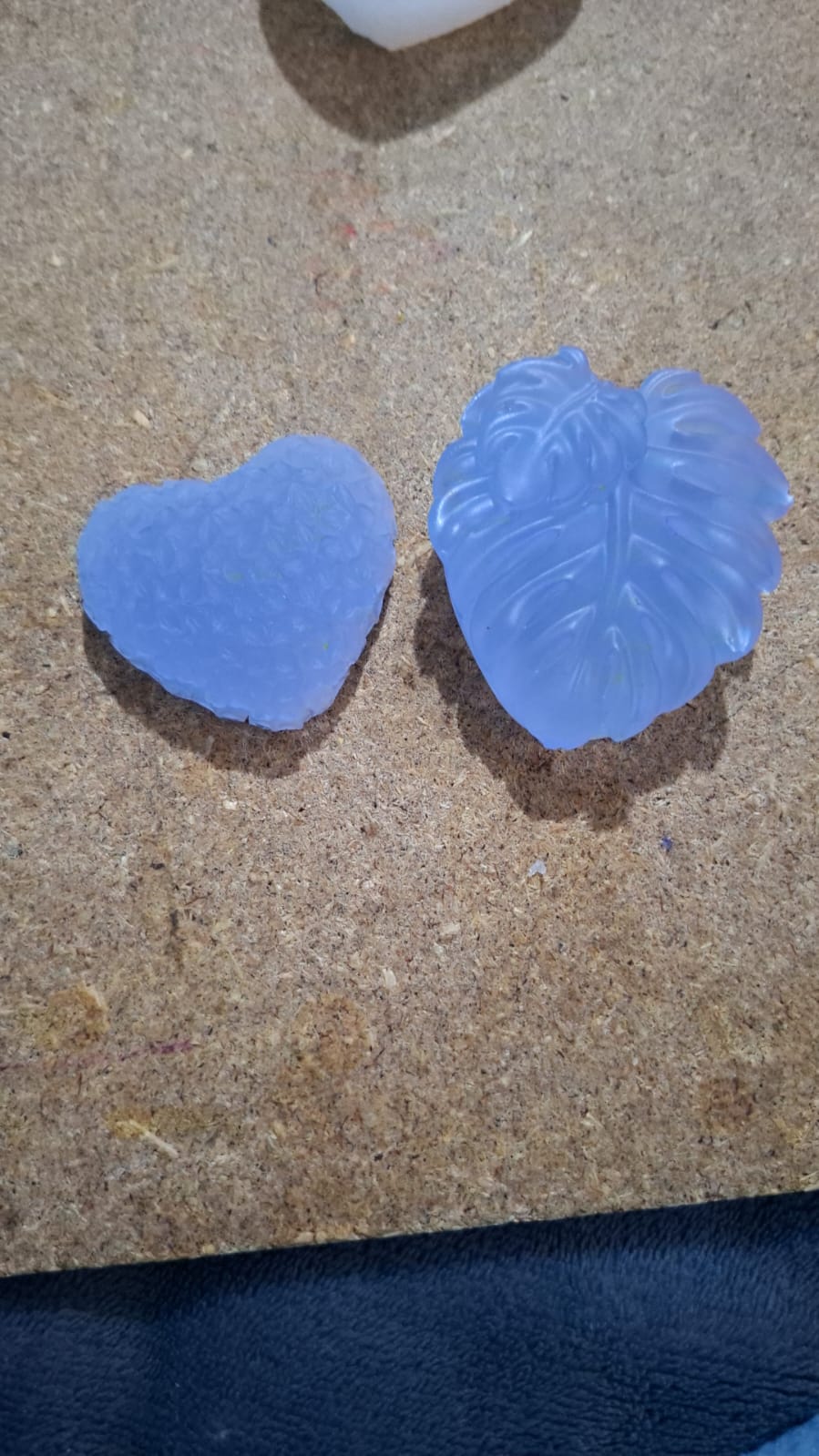 Jabón de lavanda, sobre fondo neutro