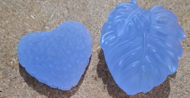 Jabón de lavanda, sobre fondo neutro